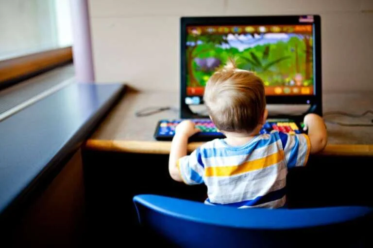 متى نبدأ بتعليم البرمجة للأطفال 1 من 2 3 تعليم البرمجة للأطفال