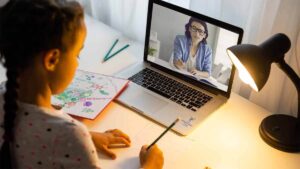 هل سيكون تعليم الاطفال عن بعد هو المستقبل؟ 2 تعليم الاطفال عن بعد