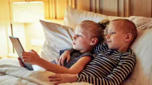 ما هو تأثير التكنولوجيا على الأطفال؟ دراسات حديثة 2022 4 تأثير التكنولوجيا على الأطفال